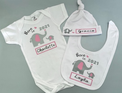 Personalised Born in 2022 Girl Gift Set