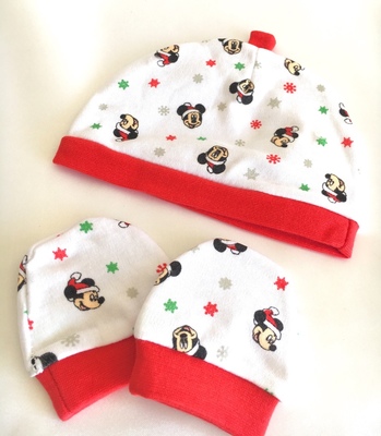 Mickey Mouse Hat & Mitten Set
